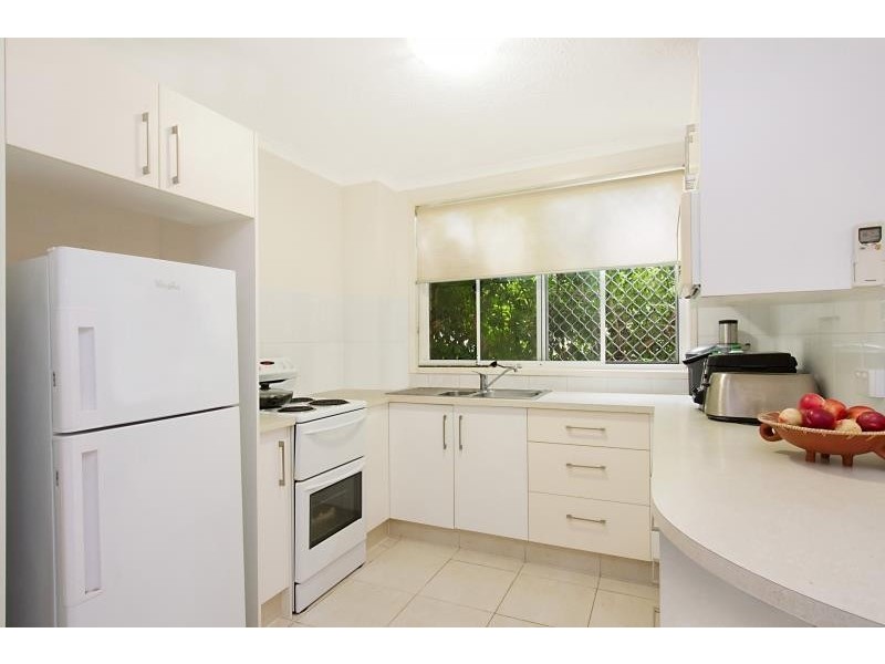 2/5 Rolan Court, Palm Beach QLD 4221