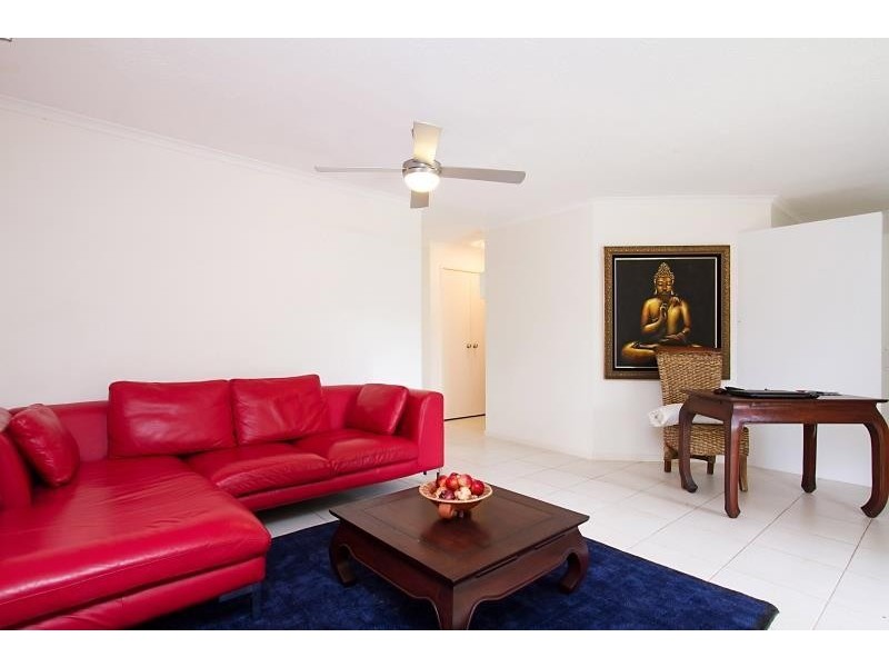 2/5 Rolan Court, Palm Beach QLD 4221