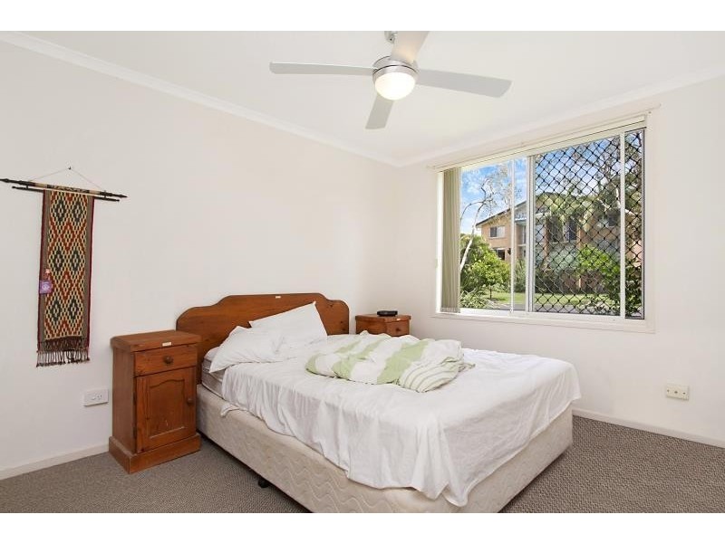 2/5 Rolan Court, Palm Beach QLD 4221