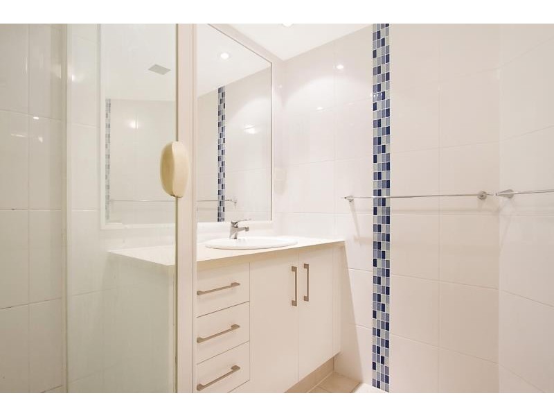 2/5 Rolan Court, Palm Beach QLD 4221