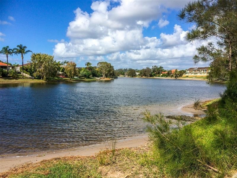 1/7 Hillstar Avenue, Burleigh Waters QLD 4220