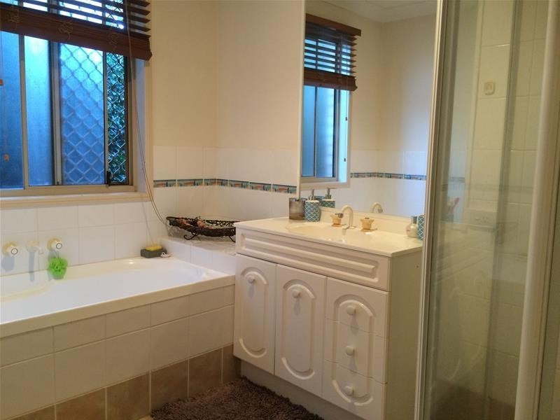 5 Brushbox Street, Elanora QLD 4221