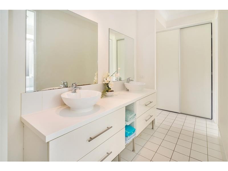 2/11 Benaroon Court, Tallebudgera QLD 4228