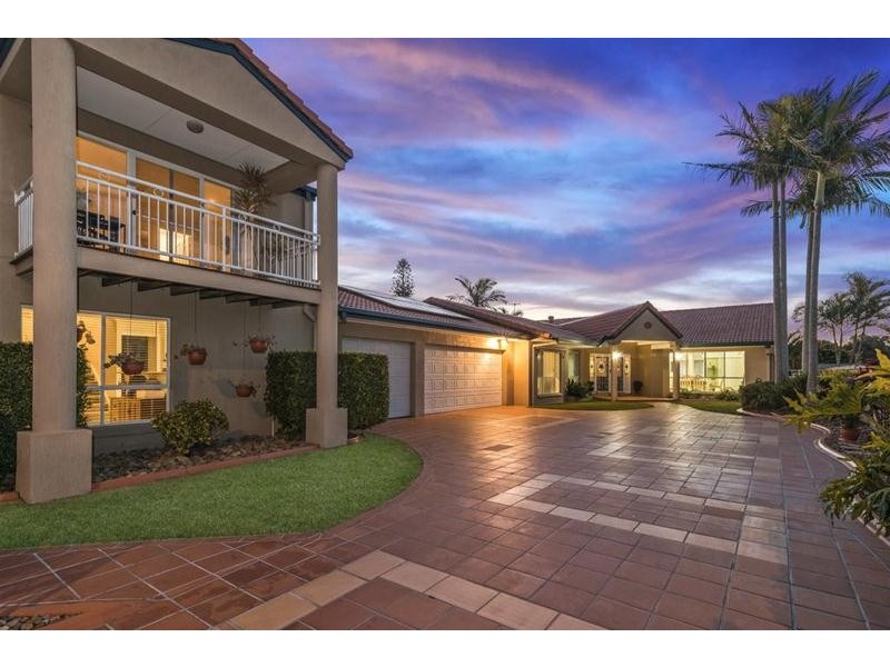 208 Nineteenth Avenue, Elanora QLD 4221