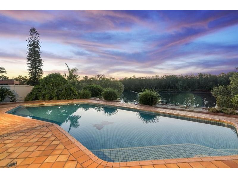 208 Nineteenth Avenue, Elanora QLD 4221