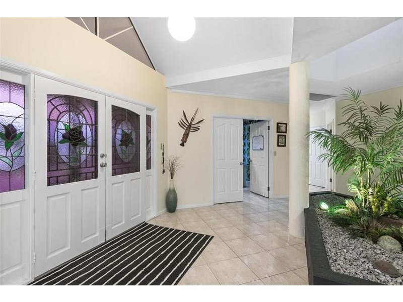 208 Nineteenth Avenue, Elanora QLD 4221