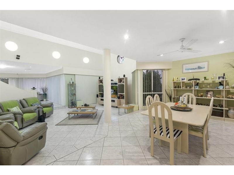 208 Nineteenth Avenue, Elanora QLD 4221