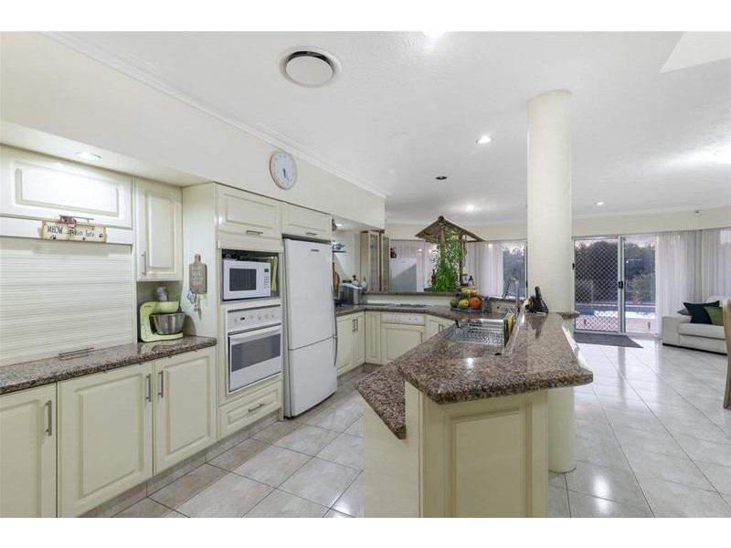 208 Nineteenth Avenue, Elanora QLD 4221