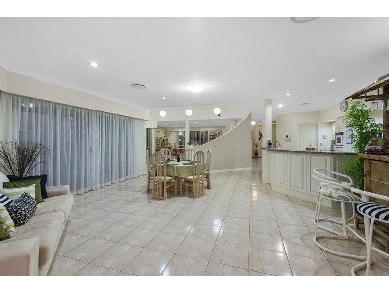 208 Nineteenth Avenue, Elanora QLD 4221