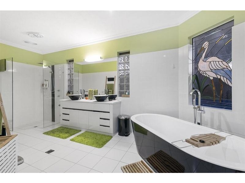 208 Nineteenth Avenue, Elanora QLD 4221