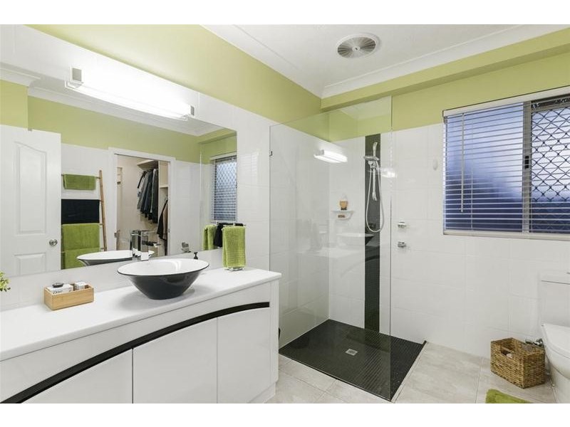 208 Nineteenth Avenue, Elanora QLD 4221