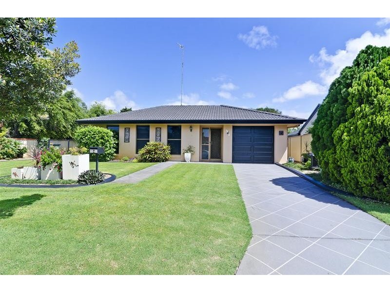 4 Diplacus Drive, Palm Beach QLD 4221