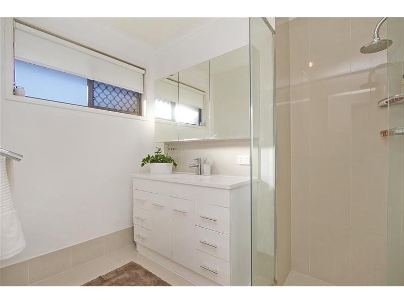 18 Currant Street, Elanora QLD 4221