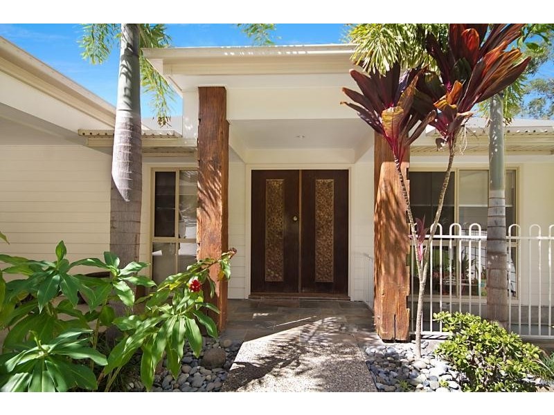8 Simpsons Road, Currumbin Waters QLD 4223