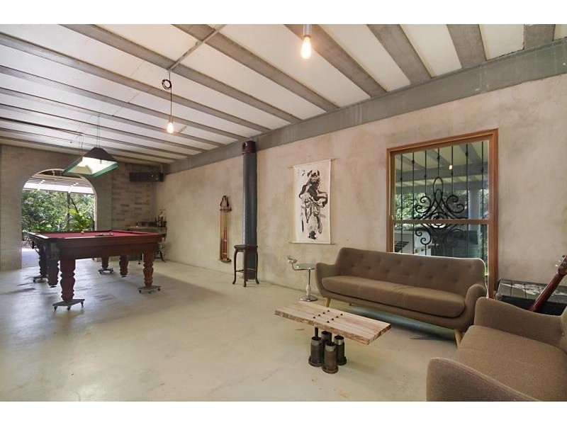 8 Simpsons Road, Currumbin Waters QLD 4223