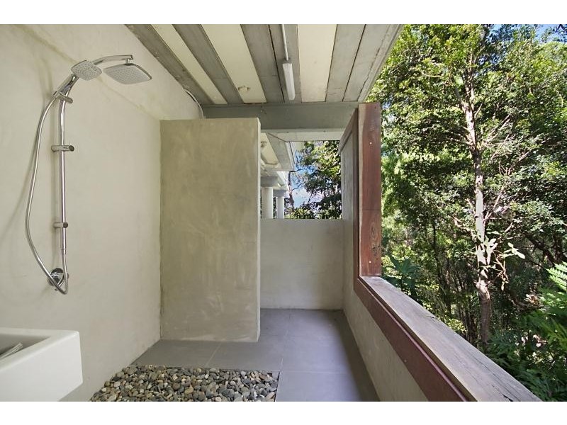 8 Simpsons Road, Currumbin Waters QLD 4223