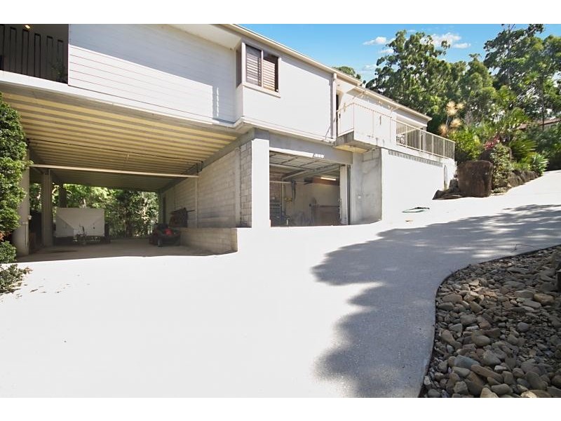 8 Simpsons Road, Currumbin Waters QLD 4223