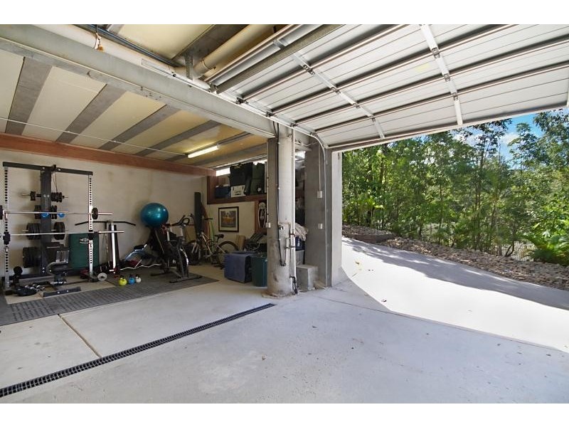 8 Simpsons Road, Currumbin Waters QLD 4223