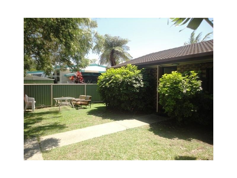 2/7 Walker Avenue, Palm Beach QLD 4221