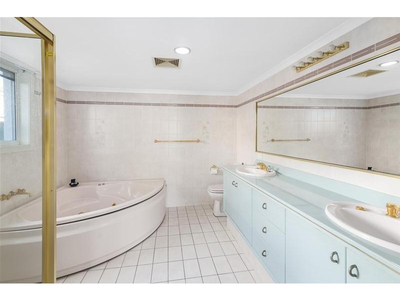 5 Linden Court, Palm Beach QLD 4221