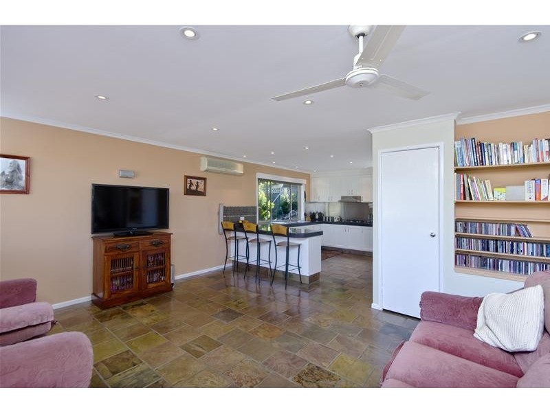 17 Myrtle Court, Palm Beach QLD 4221