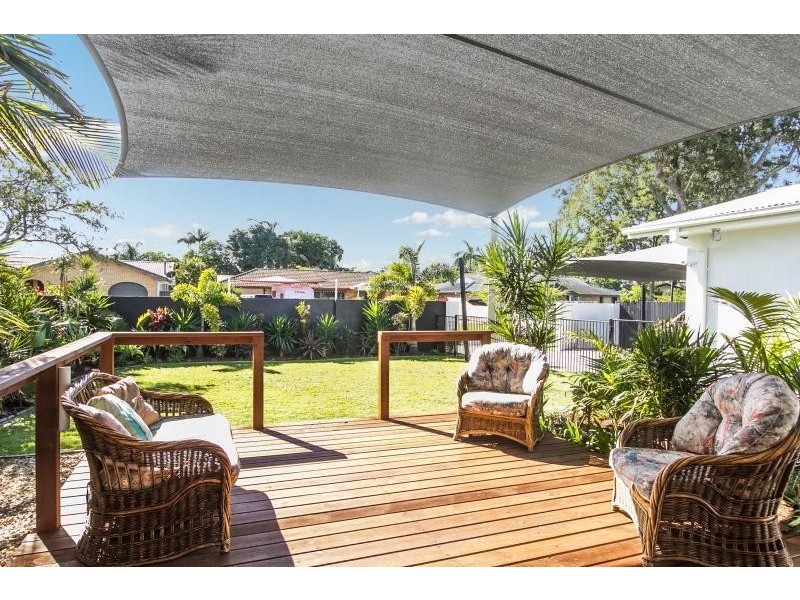 8 Cassia Court, Palm Beach QLD 4221