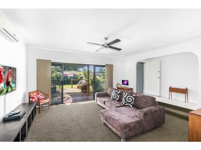 8 Cassia Court, Palm Beach QLD 4221