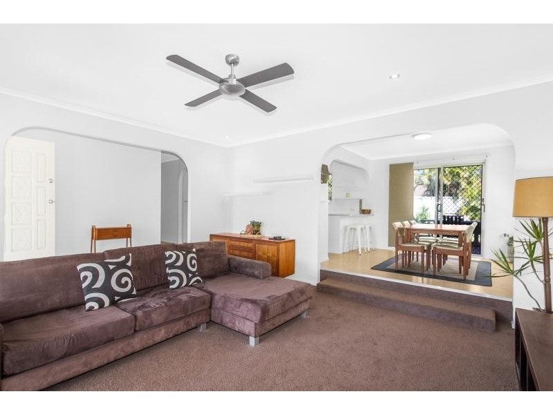 8 Cassia Court, Palm Beach QLD 4221