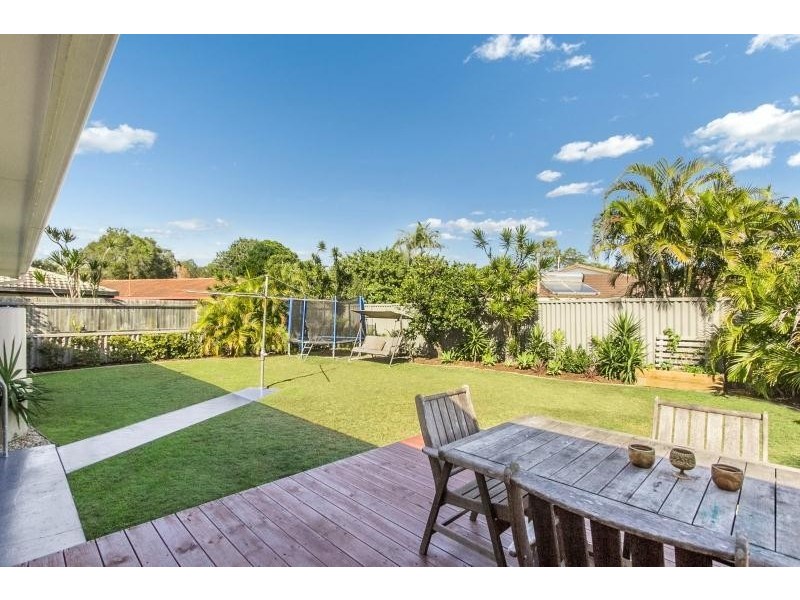 8 Cassia Court, Palm Beach QLD 4221