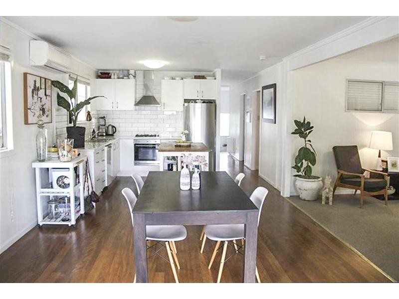 32 Sixth Avenue, Palm Beach QLD 4221