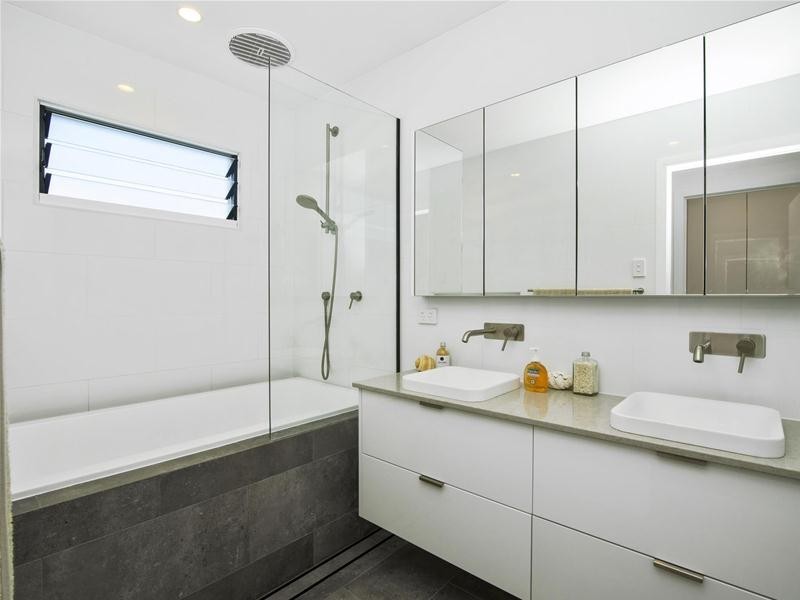 21 Elizabeth Street, Currumbin Waters QLD 4223