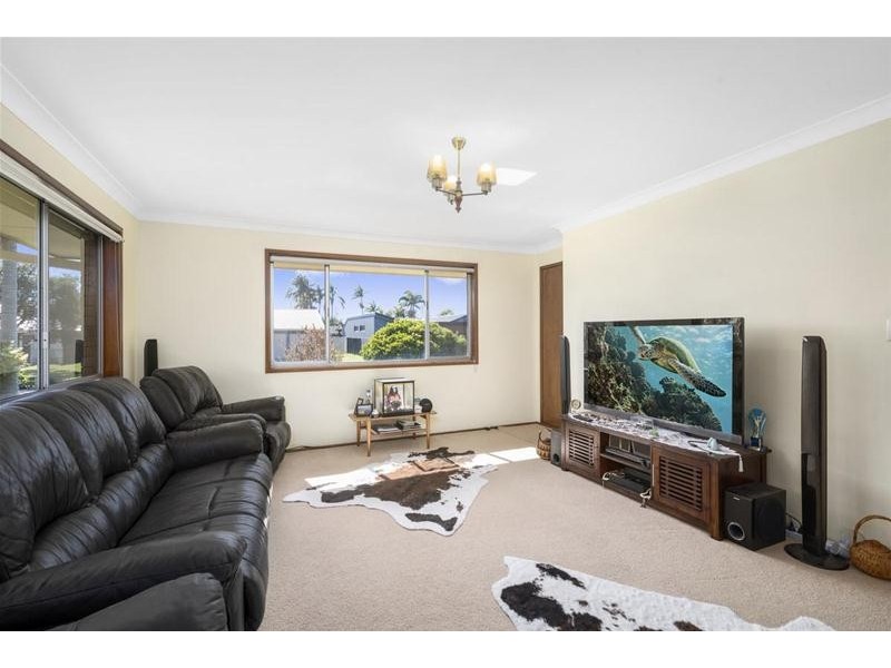 19 Colvillea Court, Palm Beach QLD 4221