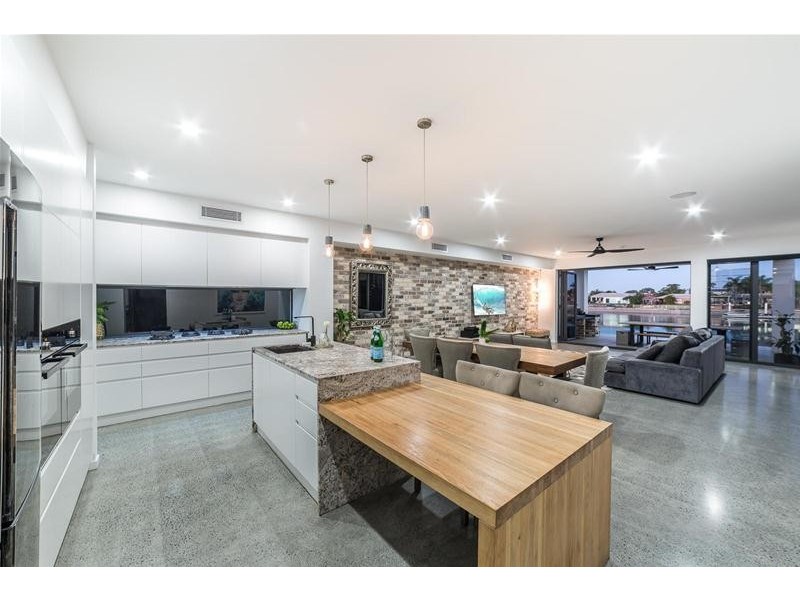 2/9 Diplacus Drive, Palm Beach QLD 4221