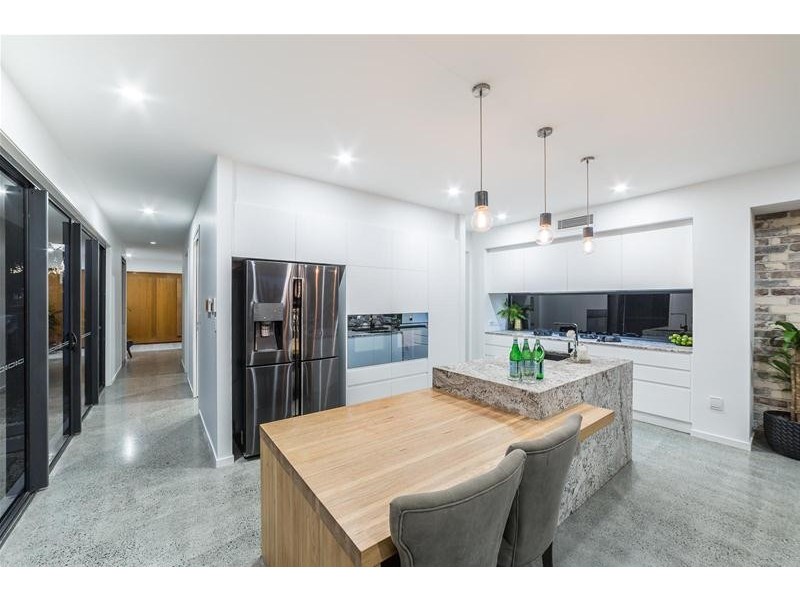 2/9 Diplacus Drive, Palm Beach QLD 4221