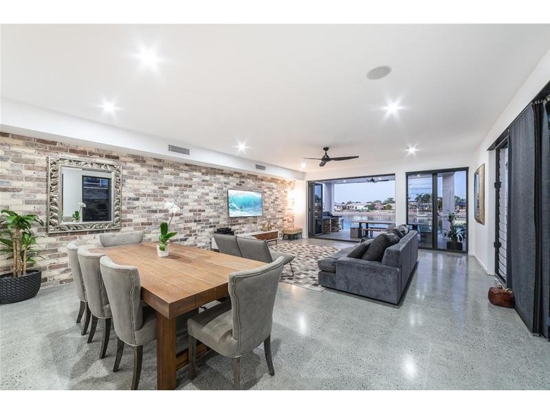 2/9 Diplacus Drive, Palm Beach QLD 4221