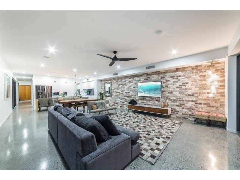 2/9 Diplacus Drive, Palm Beach QLD 4221