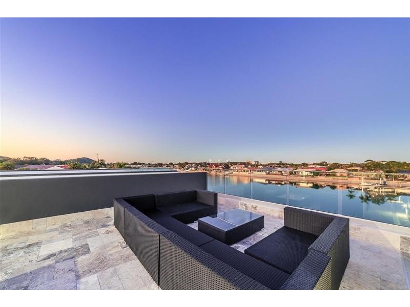2/9 Diplacus Drive, Palm Beach QLD 4221