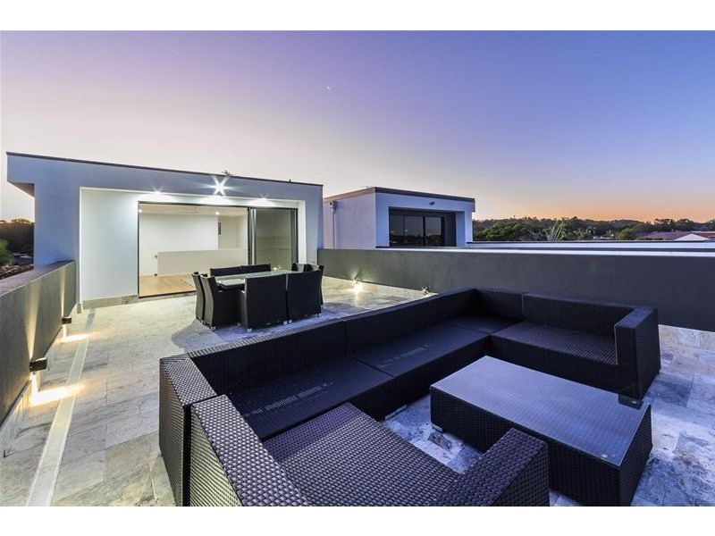 2/9 Diplacus Drive, Palm Beach QLD 4221