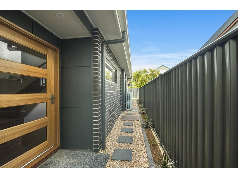 1 & 2/20 Thirteenth Avenue, Palm Beach QLD 4221