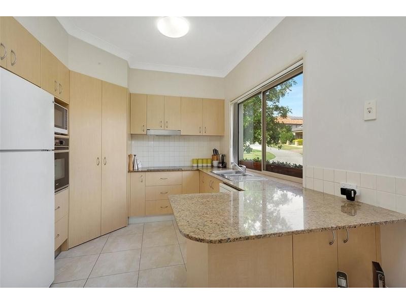 4 Kodiak Drive, Varsity Lakes QLD 4227