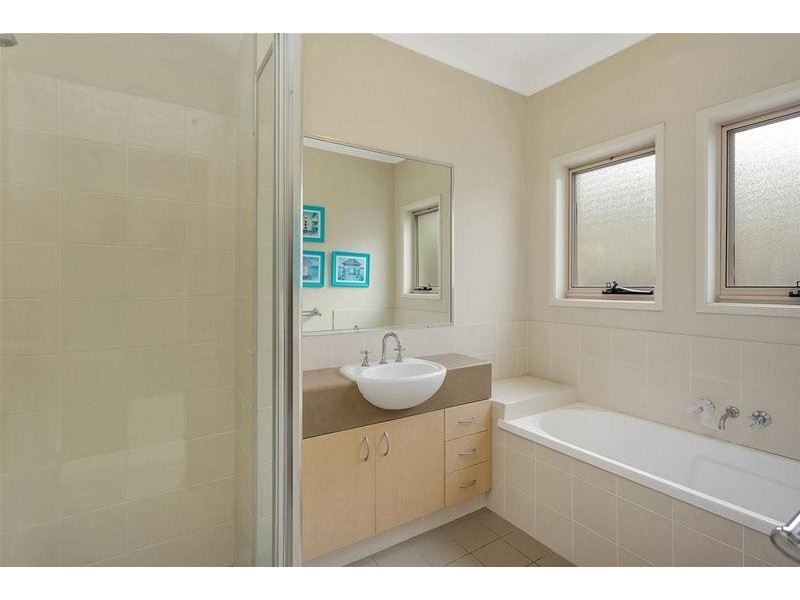 4 Kodiak Drive, Varsity Lakes QLD 4227