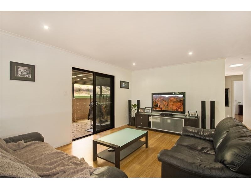 18 Currant Street, Elanora QLD 4221