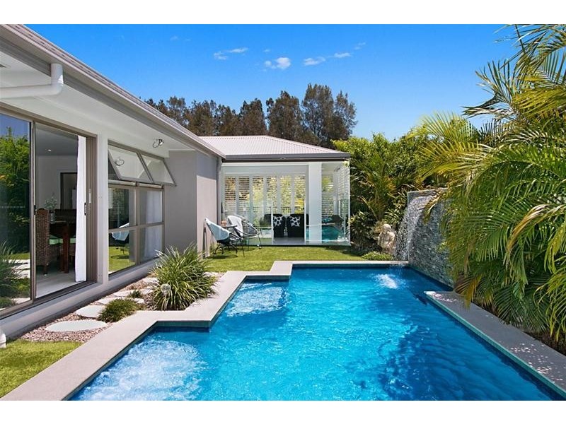 21 Casuarina Drive, Elanora QLD 4221