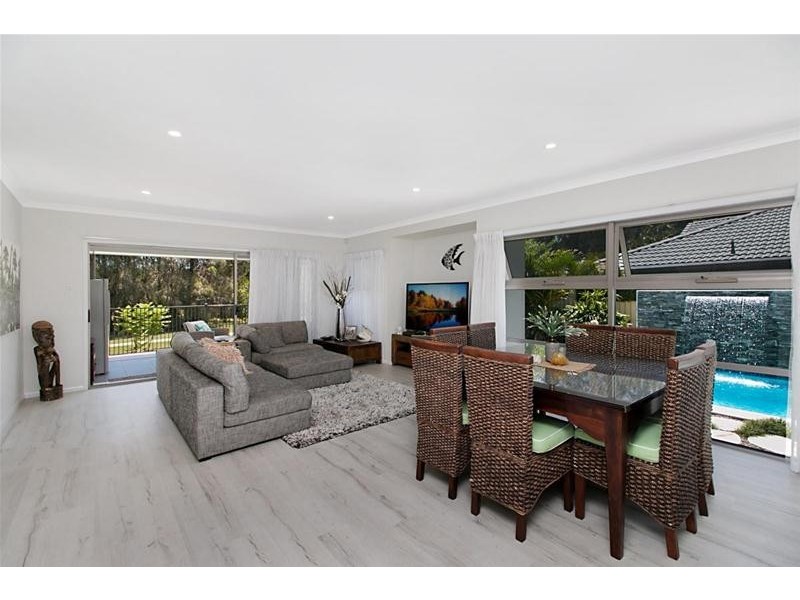 21 Casuarina Drive, Elanora QLD 4221