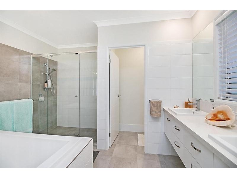 21 Casuarina Drive, Elanora QLD 4221