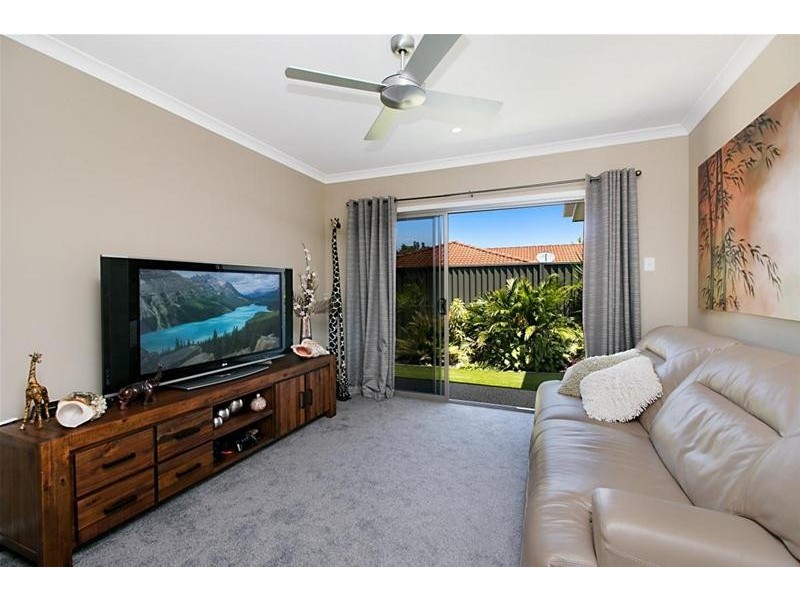 21 Casuarina Drive, Elanora QLD 4221