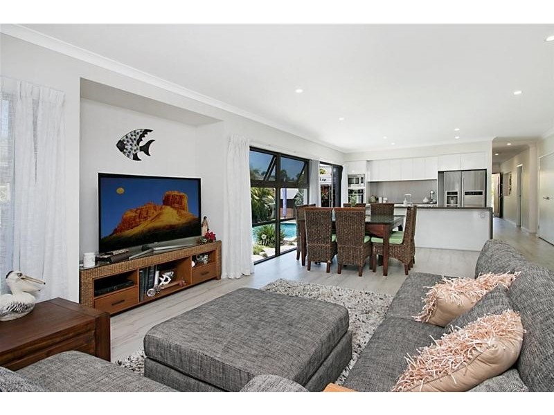 21 Casuarina Drive, Elanora QLD 4221