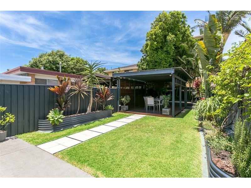 2/28 Twenty Seventh Avenue, Palm Beach QLD 4221