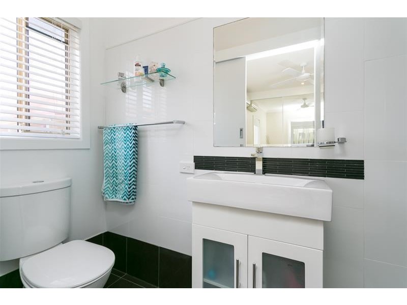 2/28 Twenty Seventh Avenue, Palm Beach QLD 4221