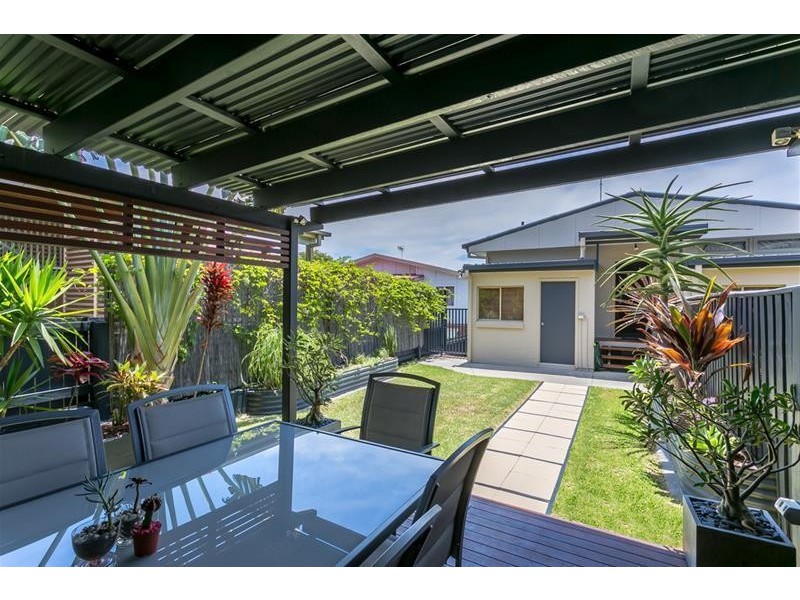 2/28 Twenty Seventh Avenue, Palm Beach QLD 4221